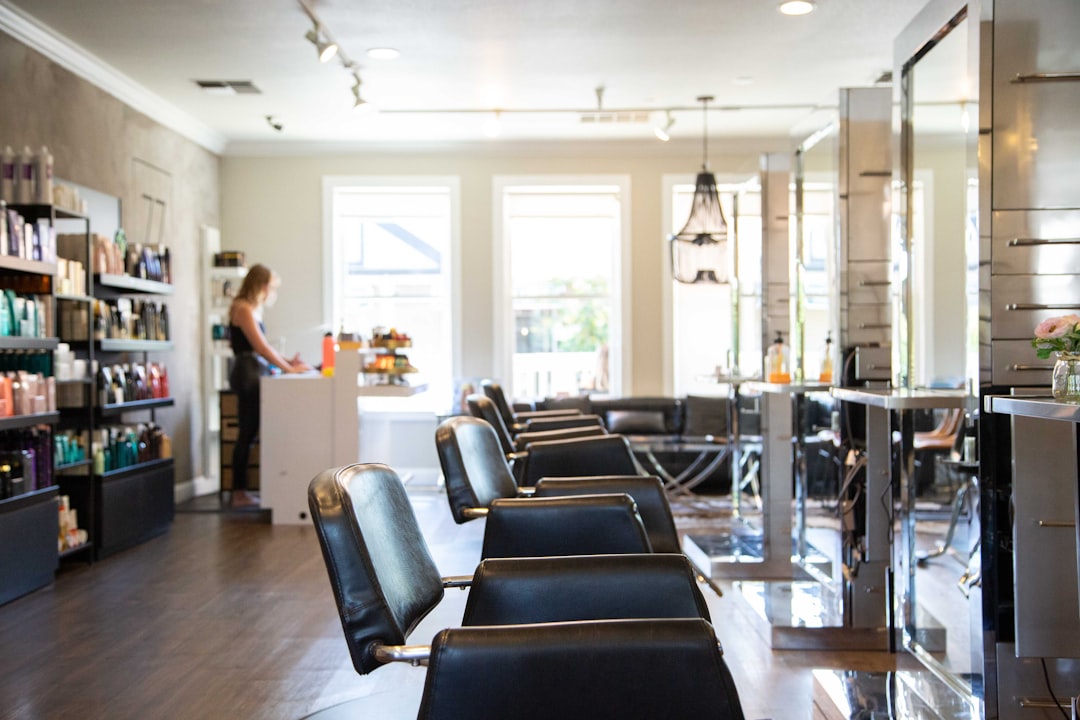 Maison Versailles Nantes - coiffeur- HeadSpa - soins visage - photo 3